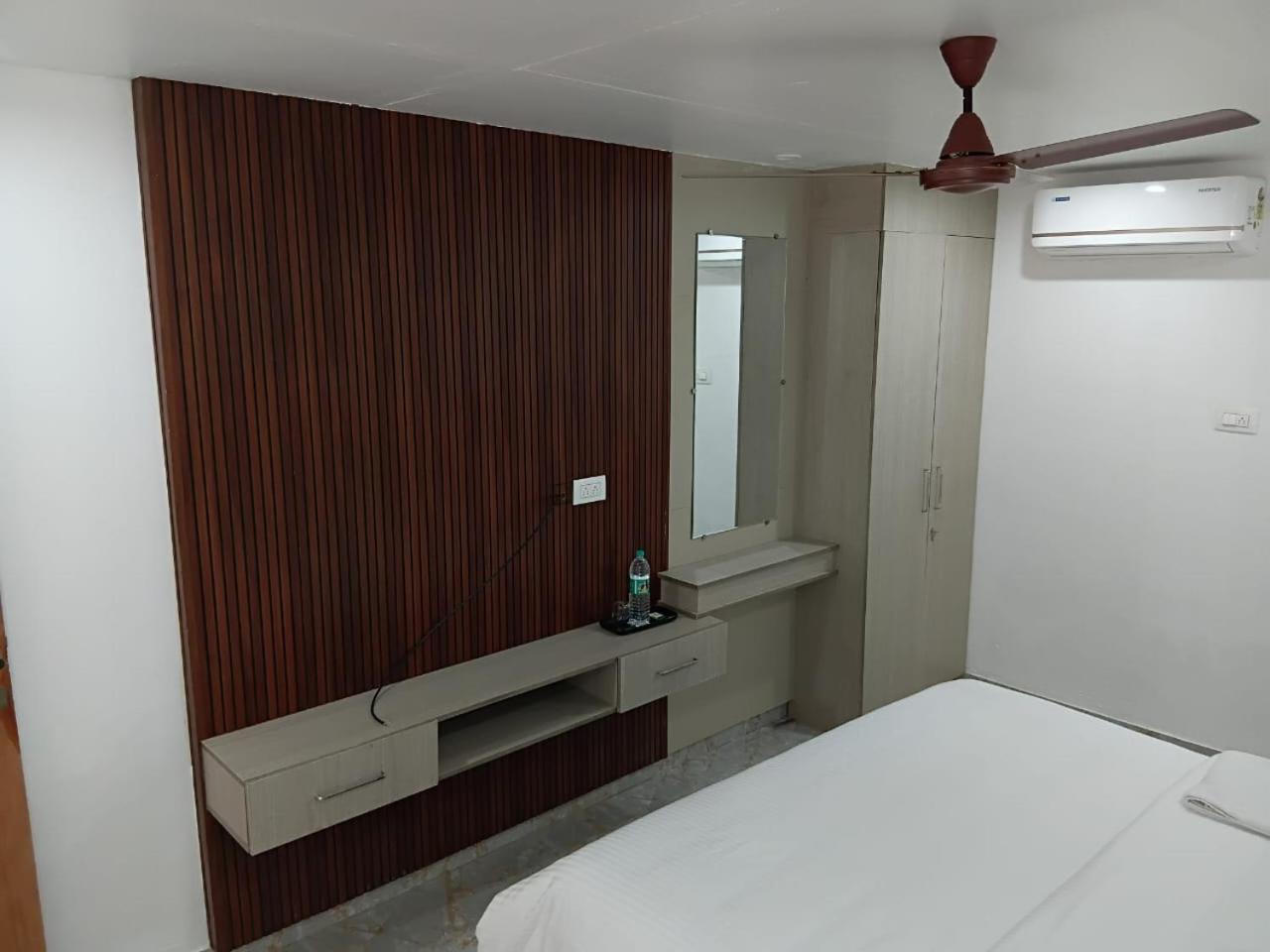Grand Sangeetham Inn Тиручендур Экстерьер фото